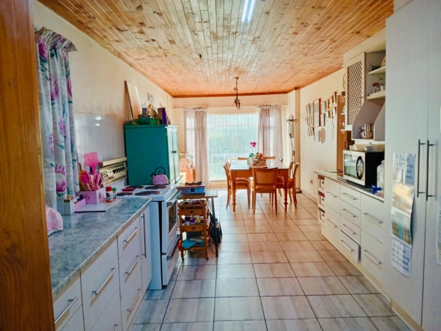 5 Bedroom Property for Sale in Fichardt Park Free State